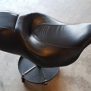 Street glide seat
